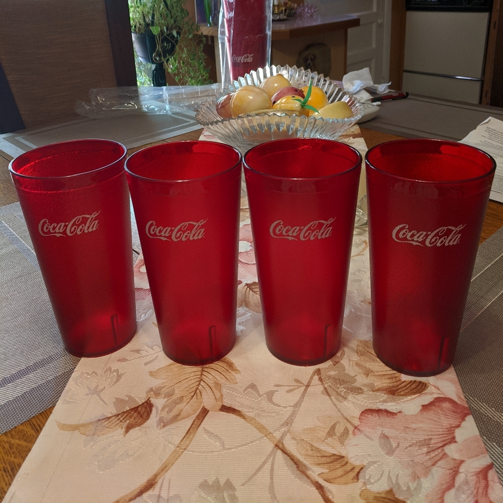 Coca Cola red plastic 32 oz. set of 4 Cups - Picture 2 of 2
